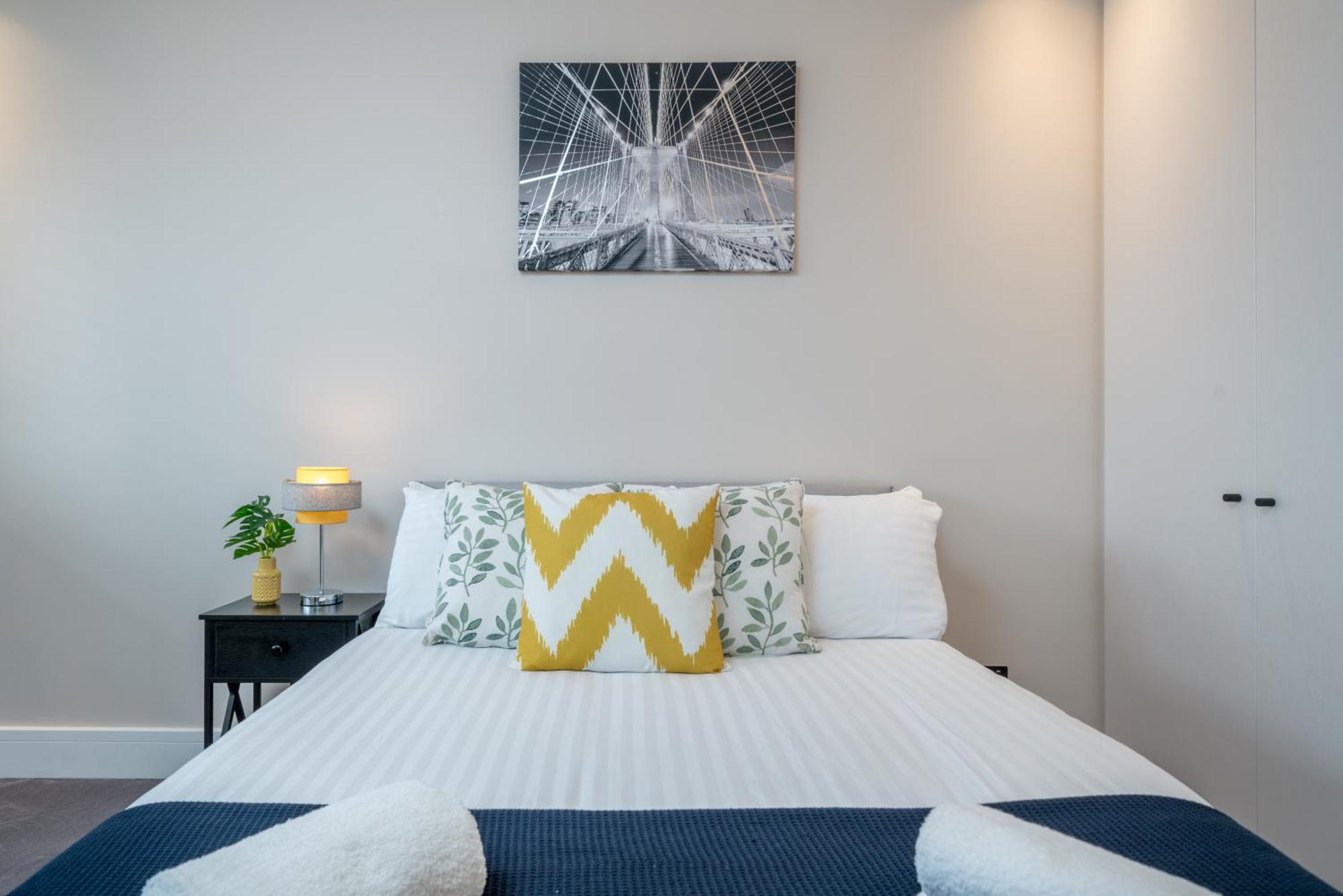 Apartamento Skyvillion - Cozy Large 4 & 1 Bed In Enfield, Mins To Tube Station, Free Wi-fi